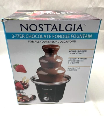 Fondue de Chocolate Fuente Nostalgia 3 Niveles. Tiene capacidad para 24 oz de chocolate nuevo en caja Foto 1 de 4