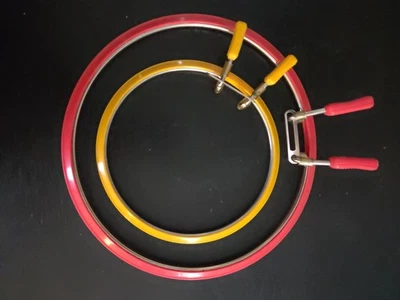 Set of 2 Vtg Spring Tension Embroidery Hoops 5" Gold 7" Red Plastic Metal Hoop - Image 1 of 4
