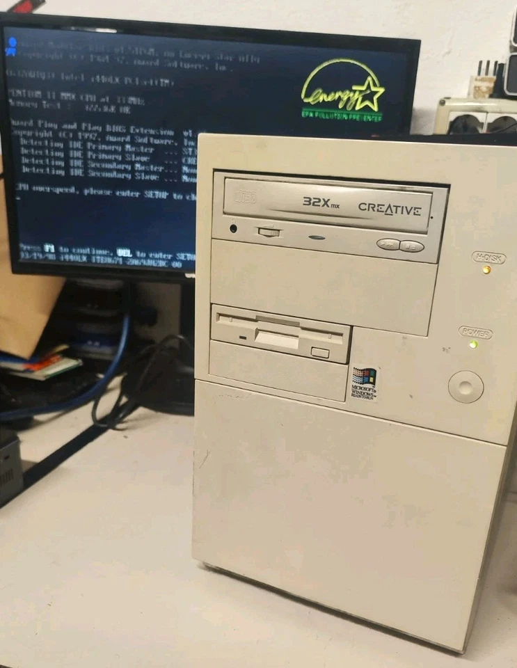 Computer Pentium II MMX 333Mhz 64Mb Matrox MGA 100 Nec Power VR 3D HD 4Gb Win98 - Bild 1 von 4