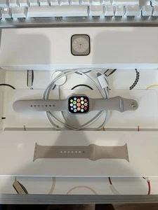 Apple Watch Series 8 41mm Starlight Case with Starlight Sport Band (GPS)... - Zdjęcie 1 z 2