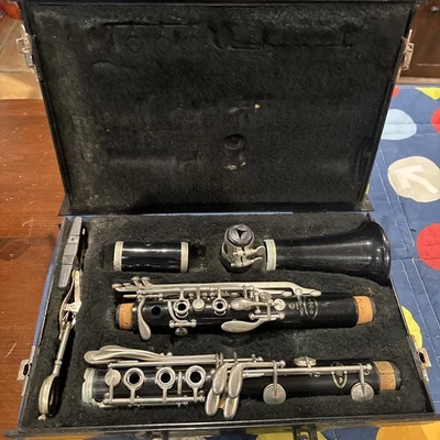 VITO Reso-Tone 3 USA Clarinet Woodwind Musical Instrument With Hard Case  Rare - Image 1 of 4