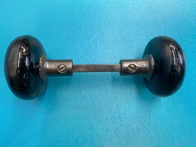 Juego de perillas de puerta de porcelana negra vintage, limpias y sin óxido ni pintura Foto 1 de 4