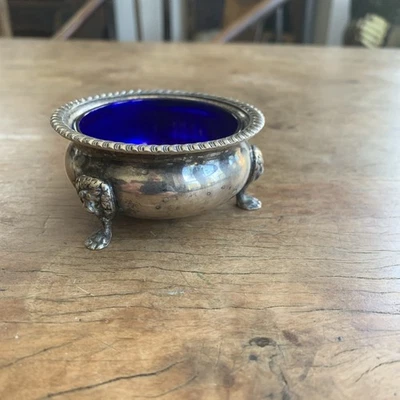 Handsome Friedman Silver Company Pinch Bowl 带钴蓝色插入狮子头脚 — 第 1/4 张图片