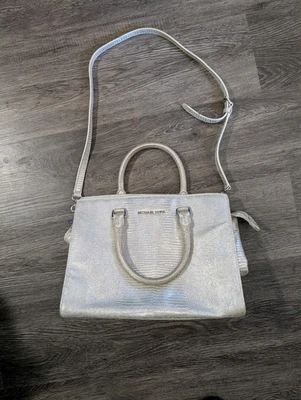 Bolsa satchel Selma prata lagarto couro em relevo Michael Kors - Imagem 1 de 4