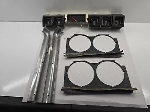 Lote de piezas de Ford de la década de 1970 medidores protectores de faros - Imagen 1 de 21