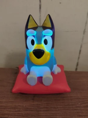 Bluey 2 en 1 Luz Nocturna para Dormir y Linterna Práctica - Tacón LED para Hora de Dormir Niños Foto 1 de 4