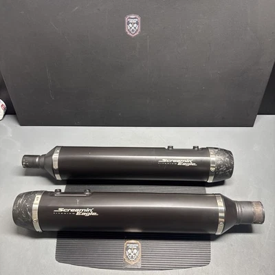 SILENCIADORES DE ESCAPE DE CARBONO HARLEY TITANIUM SCREAMIN EAGLE CVO ST RAYADOS Foto 1 de 4