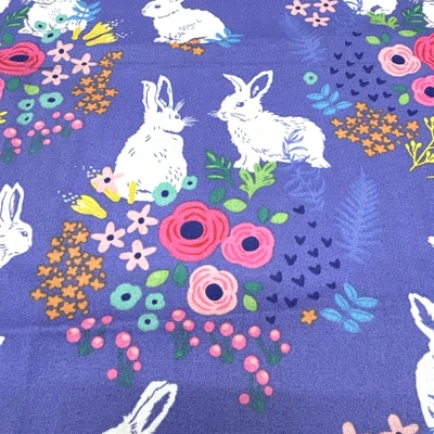 Coelho da Páscoa moderno estampa floral tecido de algodão roxo escassa gordura Q #24 - Imagem 1 de 4