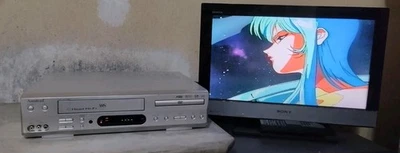 AMSTRAD COMBO LETTORE DVD/VHS 6 TESTINE STEREO CON TELECOMANDO  - Immagine 1 di 4