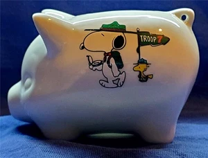Hucha de porcelana de 3 3/4" de largo A Charming Troop Snoopy - Imagen 1 de 4