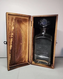 Harley-Davidson Classic Liquor Decanter in Wooden Presentation Box - Picture 1 of 6
