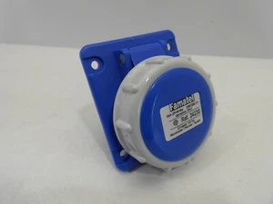FAMATEL 24230 16 AMP 3 PIN 240 VOLT PANEL MOUNT SOCKET ANGLED IP67 75 X 85MM - Imagen 1 de 6