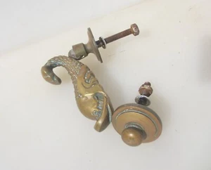 VINTAGE OLD HEAVY SOLID BRASS DOOR KNOCKER NAUTICAL DOLPHIN CUTARJAR WORKS - Picture 1 of 9