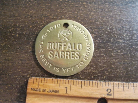 Buffalo Sabres NHL Hockey 1980 Klassy Brass token Medallion Keychain Promotion Cover