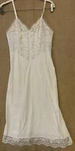 Vanity Fair Full Slip 34 T Ivory Silky Lace Trim Vintage Nylon Modesty Lingerie - Picture 1 of 4