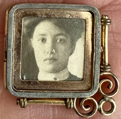 Antiguo LOCKET Victoriano FOTO Relleno de Oro Grabado Novia Colgante FOB Fotografía Foto 1 de 4