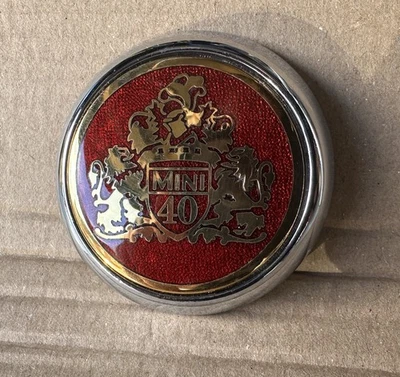 Distintivo cofano anteriore originale Rover Classic Mini 40° anniversario - Immagine 1 di 2