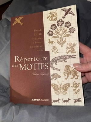 REPERTOIRE DES MOTIFS  PLUS DE 1200 SYMBOLES A BRODER AU Valerie Lejeune 2002 S - Image 1 of 3