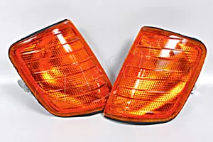 MERCEDES CLASSE E W124 1985-1995 GIALLO FRECCE SINISTRA+DESTRA COPPIA - Foto 1 di 2