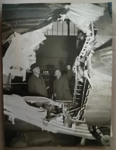 ORIGINAL BRITISH CRIME PRESS PHOTO VIKING AIRLINER BOMBE 1950 - Bild 1 von 2
