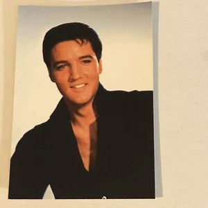 Camisa negra de joven Elvis Presley postal de Elvis Presley - Imagen 1 de 2