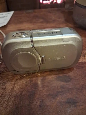 Vintage Minolta Vectis 3000  Retro  Camera Working With Battery  - Image 1 of 4