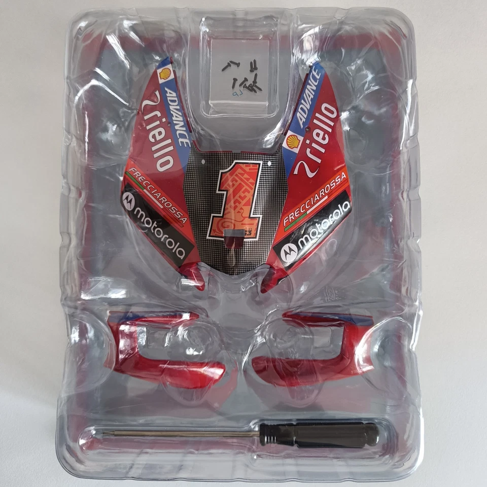 DUCATI DESMOSEDICI GP23 MOTOGP 2023  1:4  1° USCITA CON FASCICOLO DEAGOSTINI - Immagine 1 di 3