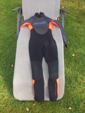 C Skins 3/2 mm childs westuit size 8 (suit 10 to 12 year old)