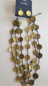 Green Pearlised Shell Beads Necklace With Matching Earrings - Picture 1 of 2