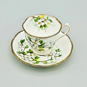 VTG White Dogwood Gold Trimmed Teacup and Saucer Set by Royal Albert England - Picture 1 of 13