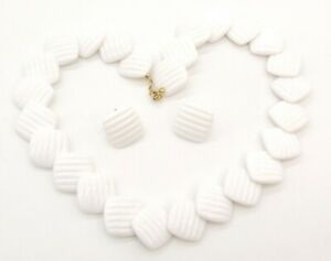 18" Avon White Lucite Flat Grooved Diamond Bead Necklace/Earrings 1" Wide Gold-T