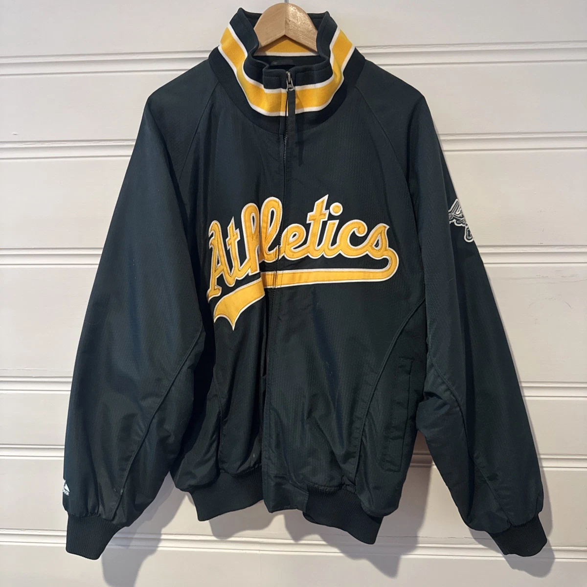 majestic Athletics ジャケット Majestic Women's Oakland A's On-field Therma Base Full-zip Jacket