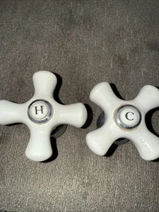 Hot And Cold Vintage Turn Knobs - Picture 1 of 3