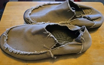 Zapatos mocasines cómodos sin cordones de lona tostada Crocs Santa Cruz para hombre talla 13M Foto 1 de 4