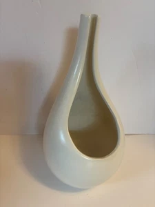 Art Pottery Hull 64 Continental Open Face Stig Linberg Pungo Style White MCM USA - Bild 1 von 7