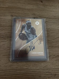VINCE CARTER AUTO ON CARD PANINI OPULENCE 2017-18 /25 - Imagen 1 de 2