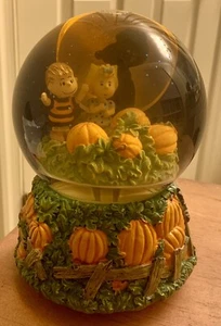 DEPT 56 Peanuts The Great Pumpkin Pumpkin Patch Wasser Schneekugel - Bild 1 von 12