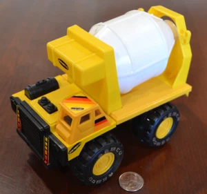 VINTAGE 1988 REMCO CONSTRUCTION CEMENT TRUCK MIXER HEAVY EQUIPMENT - Picture 1 of 8