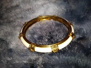 Vintage Bangle Bracelet Costume Jewelry - Picture 1 of 3