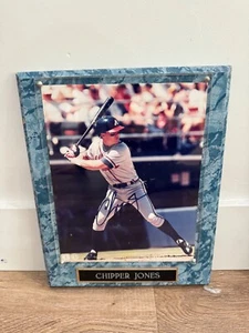 CHIPPER JONES ATLANTA BRAVES MLB HAND AUTOGRAPHED PHOTO PLAQUE HOF - Picture 1 of 1