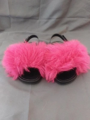 Toddler Girl Black/Pink Open Toe Faux Fur Fluffy Sandals Size 7 US/Size EU 26 - Image 1 of 4