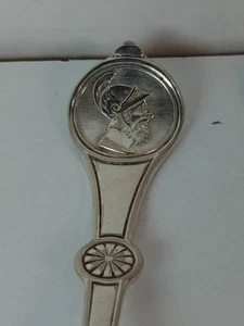 "PAR DE CUCHARAS MEDALLÓN ROMANO (1868) CAÑA Y CARTÓN PLATA 7"" LEER" - Imagen 1 de 13