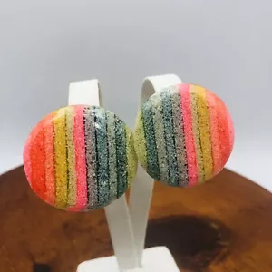 Pendientes Clipon Redondos Arco Iris Lucita En Capas Retro Divertidos 1.5" Funky Pride De Colección - Imagen 1 de 8