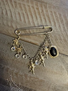 Pin de seguridad vintage tono dorado colgante dijes bisel corazón hada cupido prendedor - Imagen 1 de 4