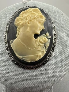 Vintage Cameo Brooch Pin Pendant Victorian Woman Silhouette Gold Tone Costume Je - Picture 1 of 7
