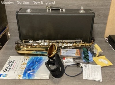 Saxofón alto Yamaha Woodwind paquete de instrumentos musicales con estuche Foto 1 de 4