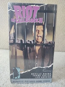 Riot in Cell Block 11 FACTORY SEALED VHS RARE - Neville Brand, Leo Gordon  - Picture 1 of 4