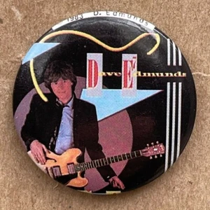 RARE Vintage 1983 DAVE EDMUNDS licensed button D.E. 7th pin badge Rockpile - Picture 1 of 2