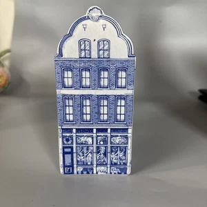delft blue and white canal houses Flower Shoppe Figurine 6 1/2 In - Picture 1 of 10