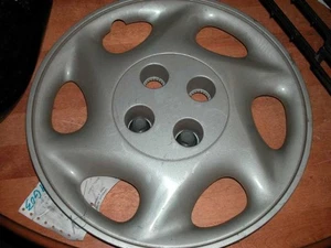97 98 SATURN SL WHEEL COVER 15 INCH WHEEL 6-SPOKE TYPE - Picture 1 of 2